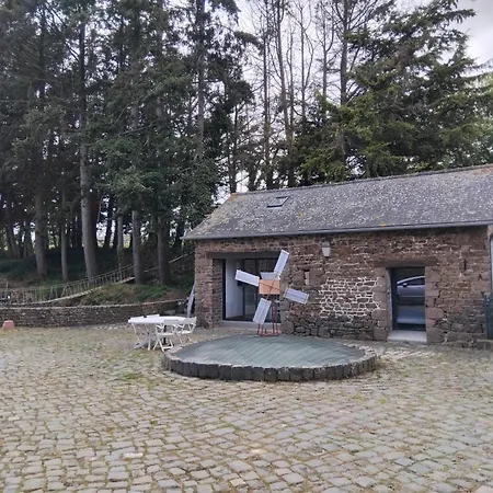 Maisonnette Meublee A La Campagne Ernée