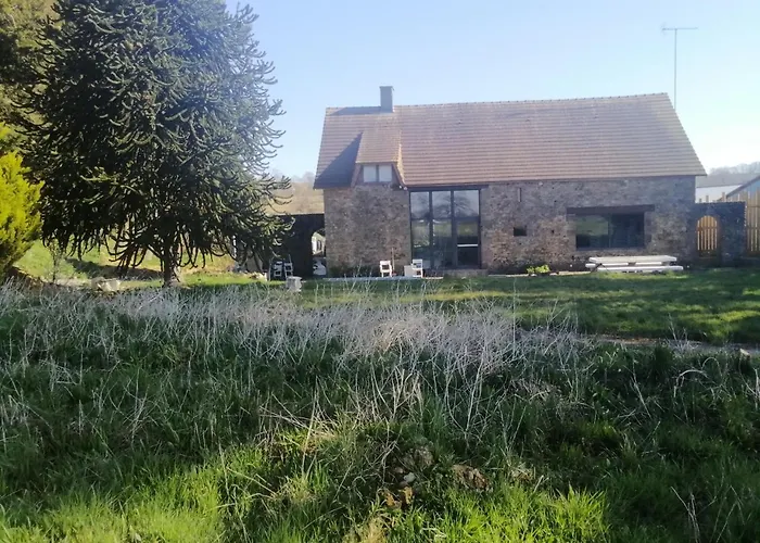 Séjour à la campagne Maisonnette Meublée à La Campagne Ernée
