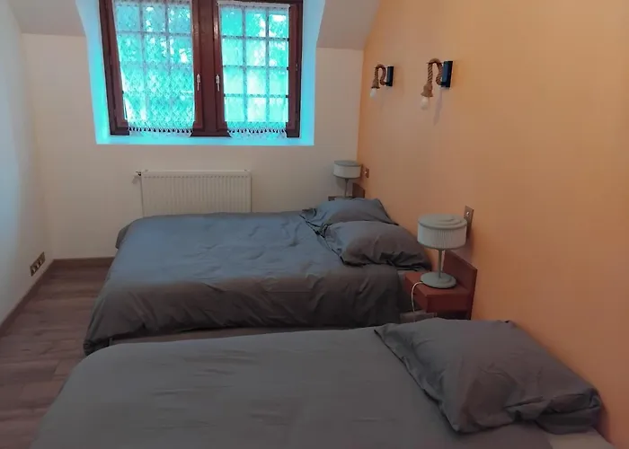 Maisonnette Meublée à La Campagne * Ernée